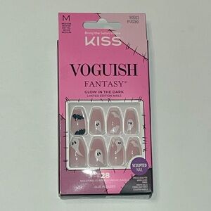 KISS-LIMITED EDITION Voguish Fantasy glow in the dark nails. Size M